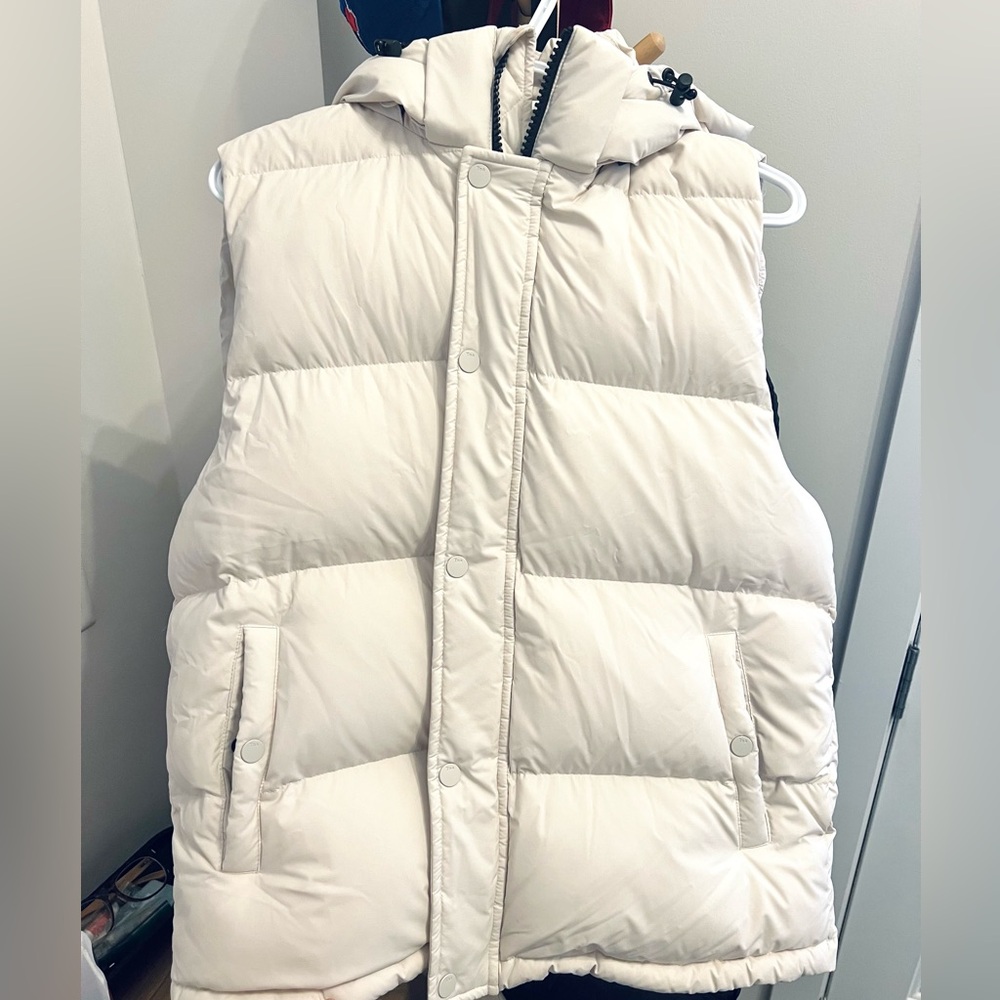 Pre-owned Aritzia Puffer Vest, matte pearl, size L